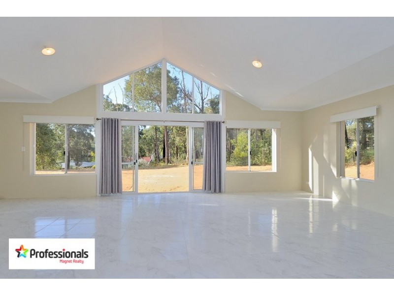 220 Traylen Road, Stoneville WA 6081