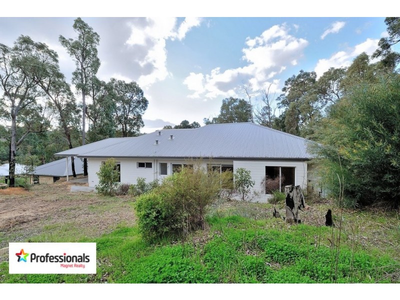 220 Traylen Road, Stoneville WA 6081