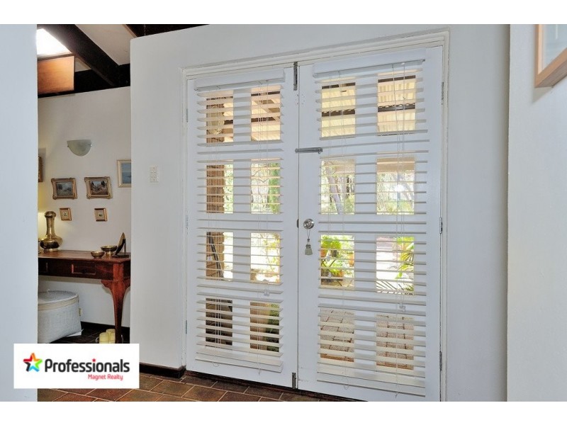 240 Colwyn Road, Mount Helena WA 6082