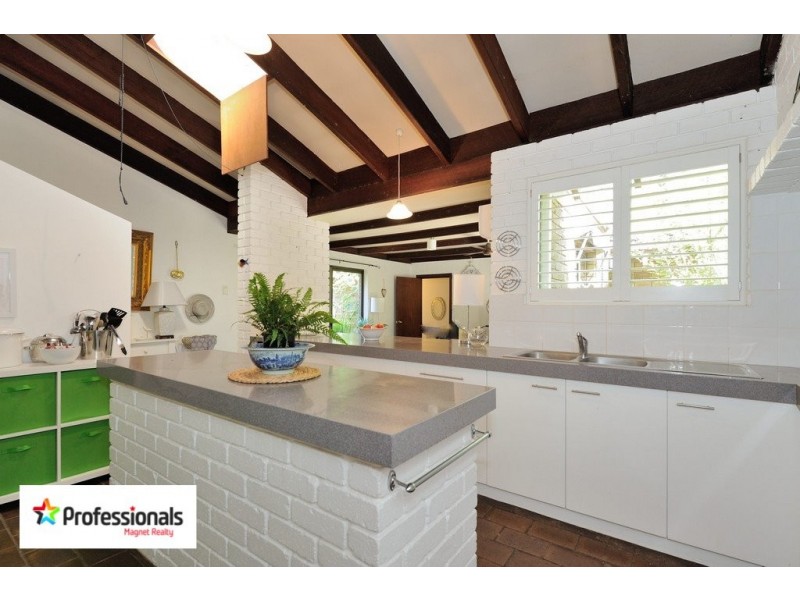 240 Colwyn Road, Mount Helena WA 6082