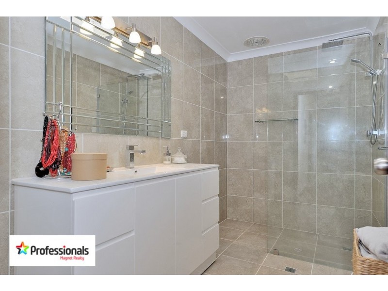 240 Colwyn Road, Mount Helena WA 6082