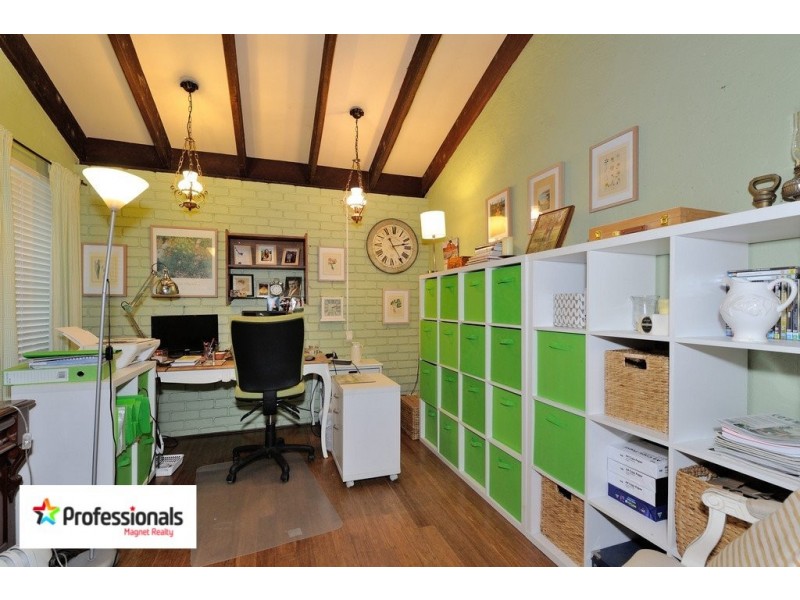 240 Colwyn Road, Mount Helena WA 6082