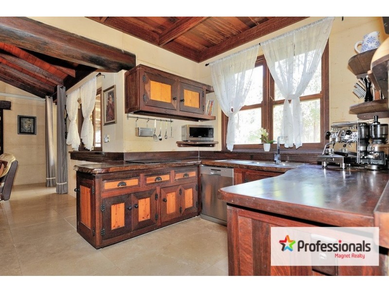 8 Ballymore Place, Gidgegannup WA 6083