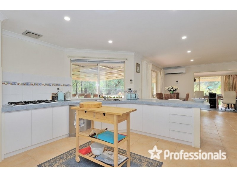 120 Woodlands Road, Stoneville WA 6081