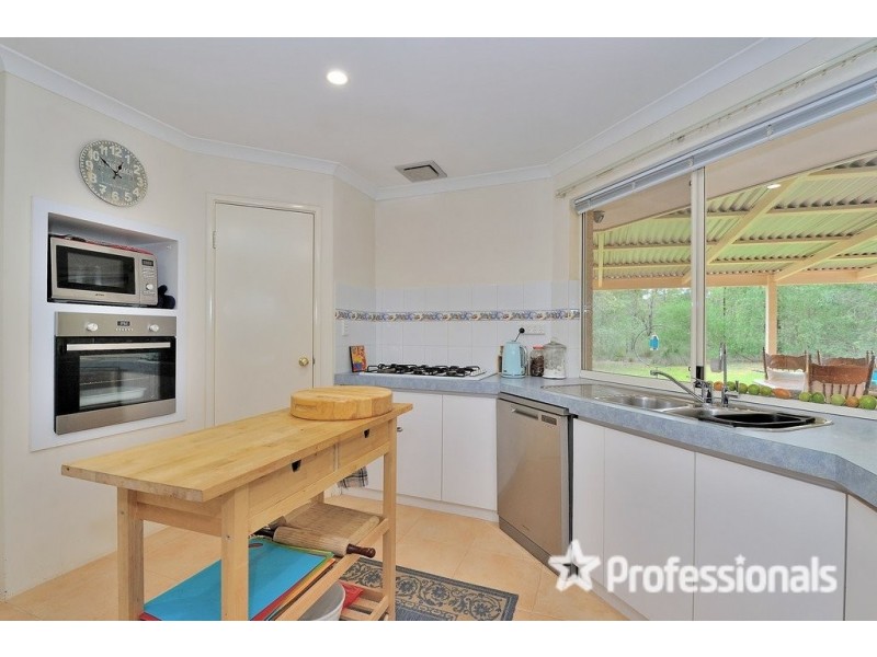 120 Woodlands Road, Stoneville WA 6081