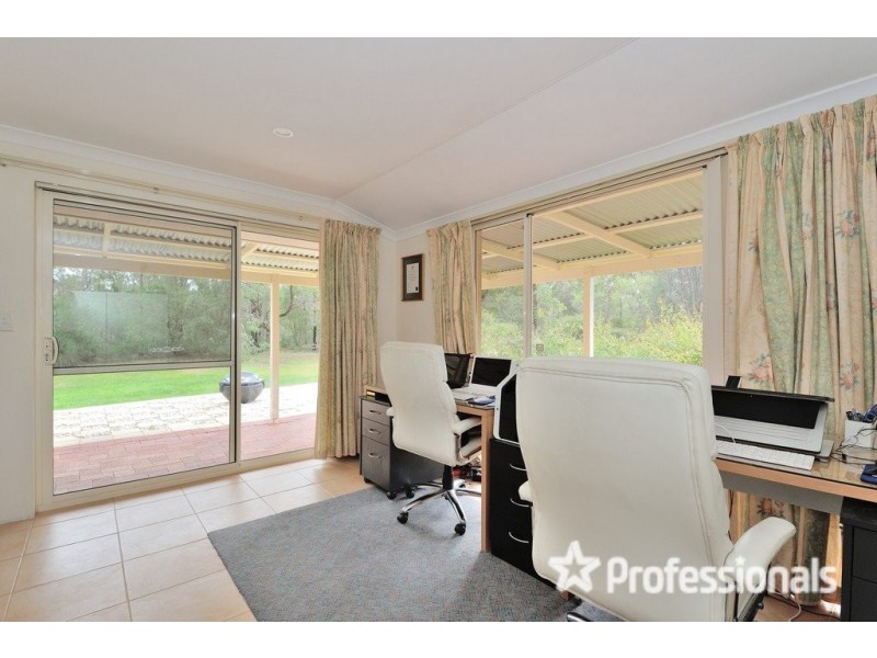 120 Woodlands Road, Stoneville WA 6081