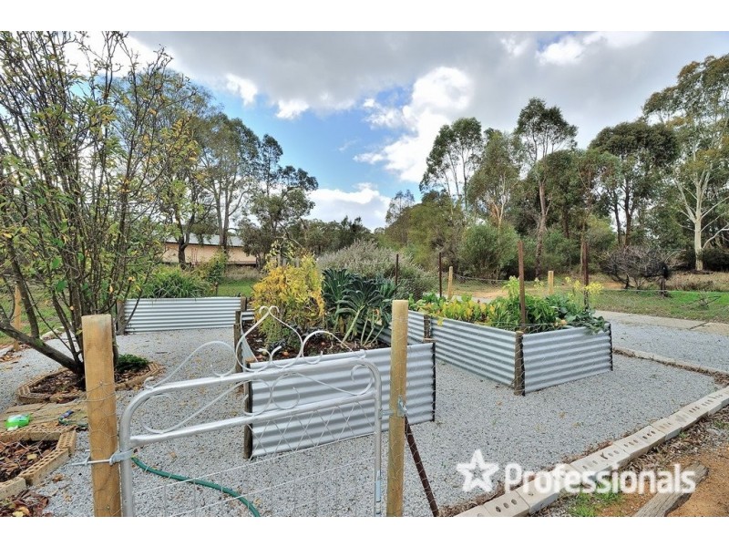 120 Woodlands Road, Stoneville WA 6081