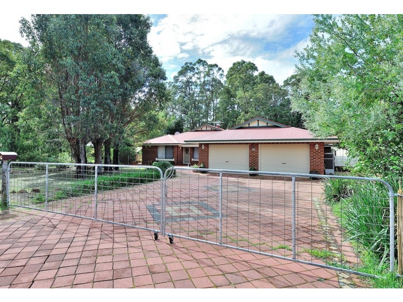 28 Painter Crescent, Mundaring WA 6073