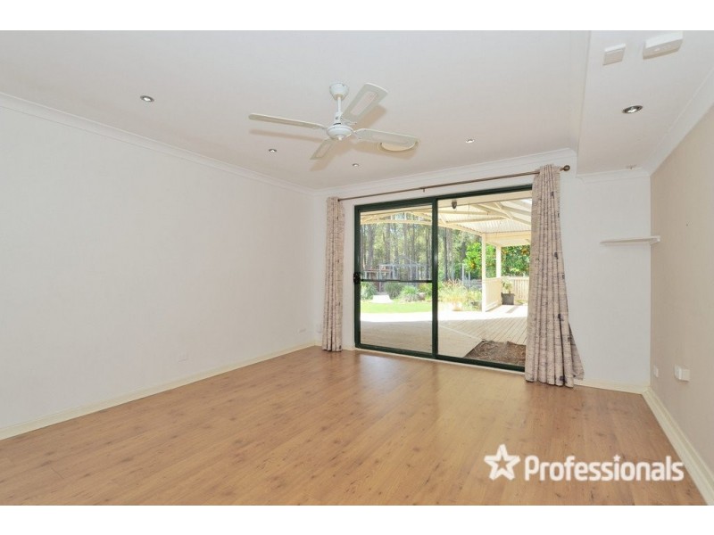 28 Painter Crescent, Mundaring WA 6073