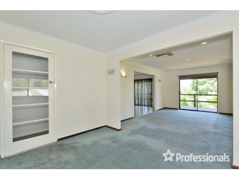 12 Royston Place, Mount Helena WA 6082