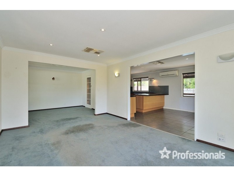 12 Royston Place, Mount Helena WA 6082