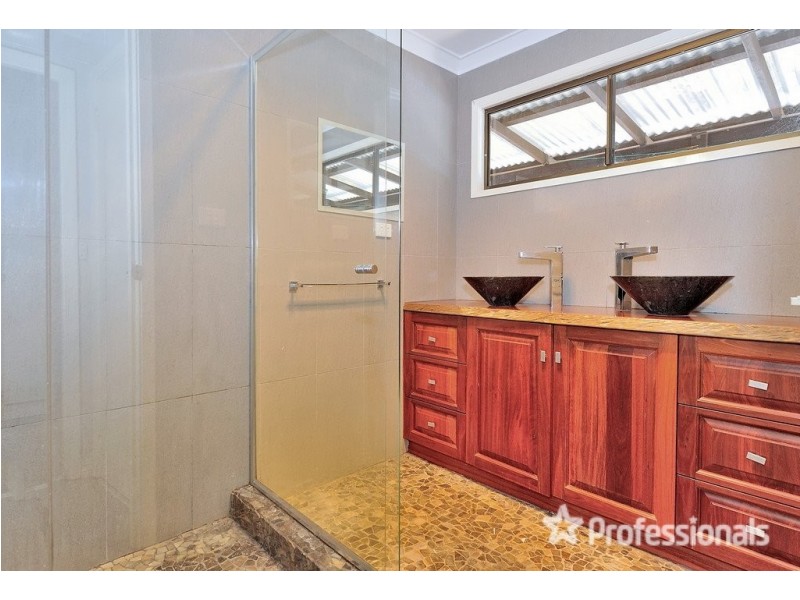 12 Royston Place, Mount Helena WA 6082