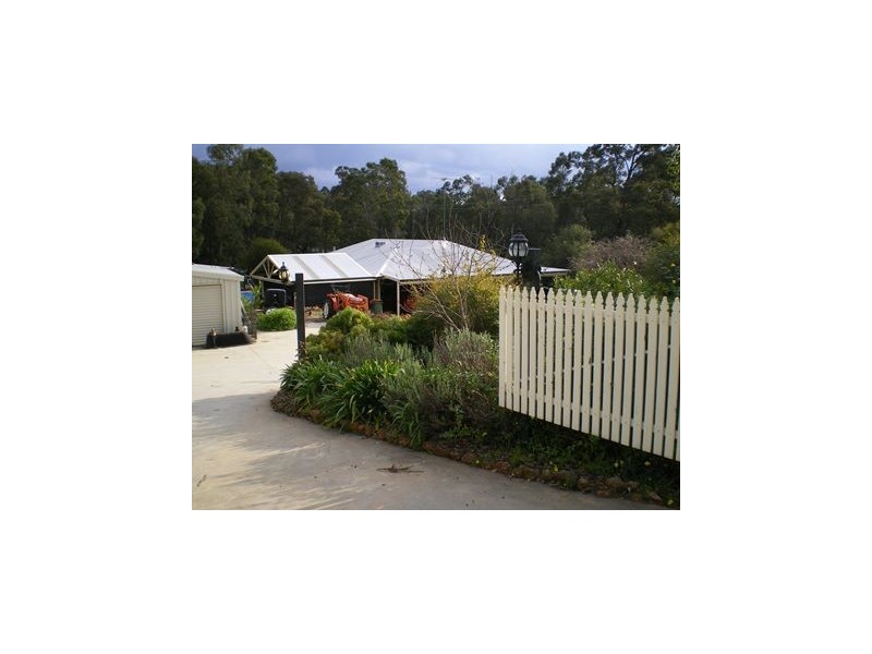 590 Walker, Mundaring WA 6073