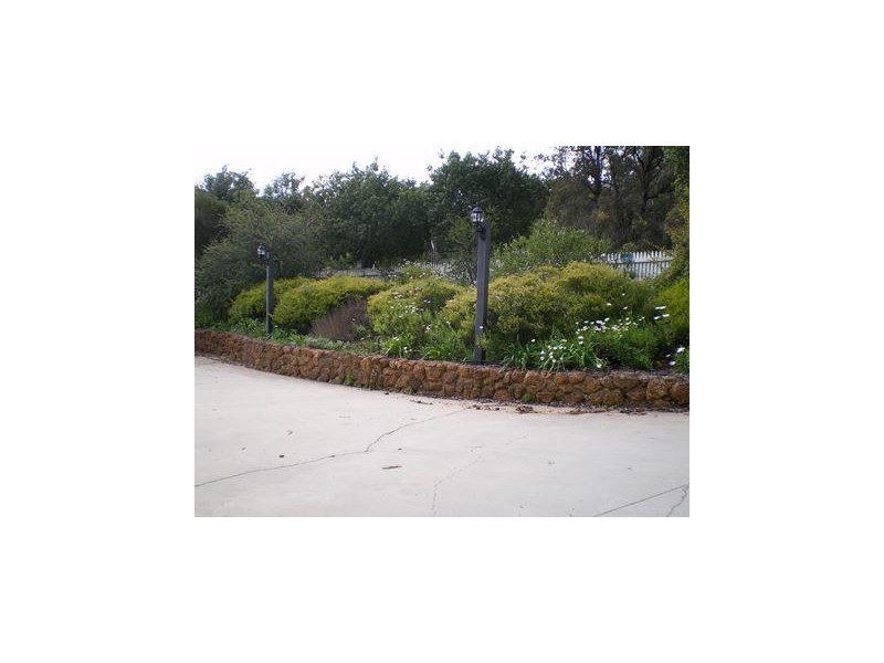 590 Walker, Mundaring WA 6073