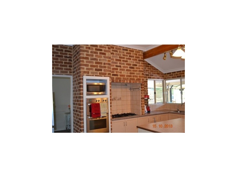 590 Walker, Mundaring WA 6073