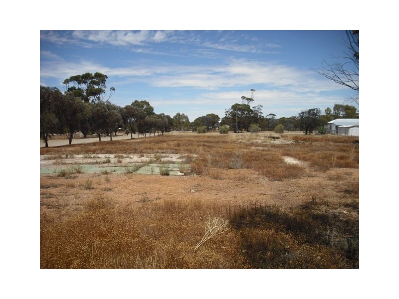 16 Railway Avenue, Nungarin WA 6490