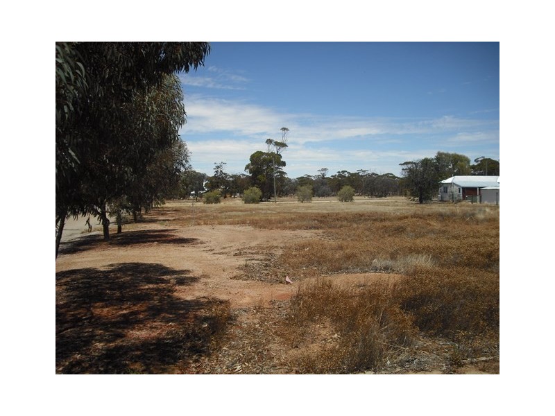 16 Railway Avenue, Nungarin WA 6490