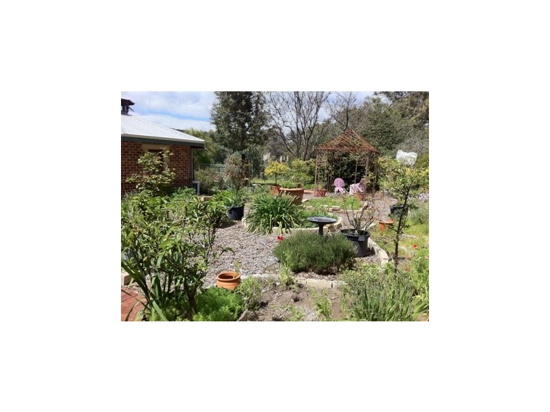 124 Hardey, Glen Forrest WA 6071