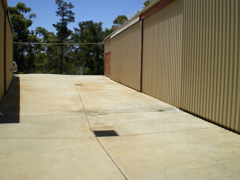 89 and 91 Wandeara Crescent, Mundaring WA 6073