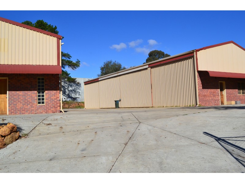 89 and 91 Wandeara Crescent, Mundaring WA 6073