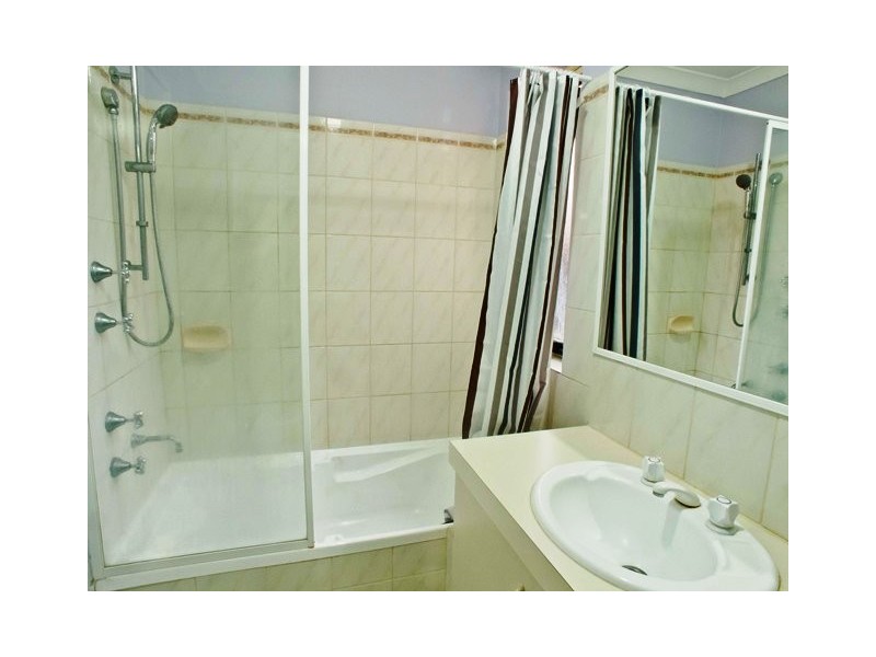32 Lakefront Circle, The Vines WA 6069