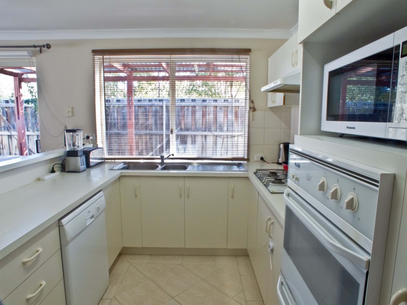 32 Lakefront Circle, The Vines WA 6069