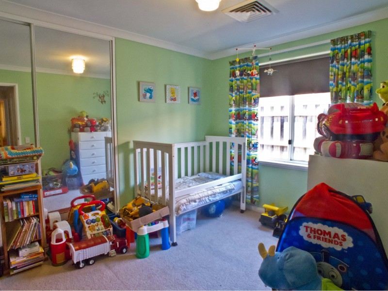 32 Lakefront Circle, The Vines WA 6069
