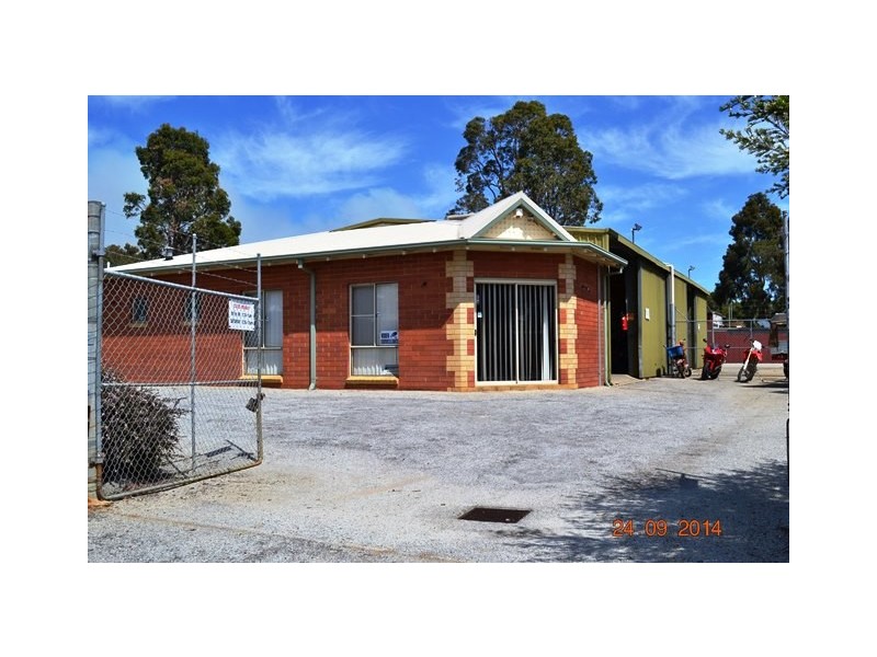 24 Wandeara Crescent, Mundaring WA 6073