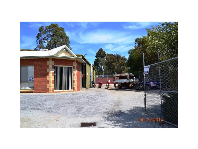 24 Wandeara Crescent, Mundaring WA 6073