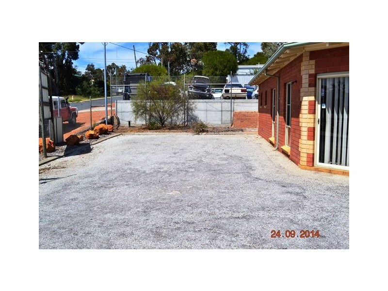 24 Wandeara Crescent, Mundaring WA 6073