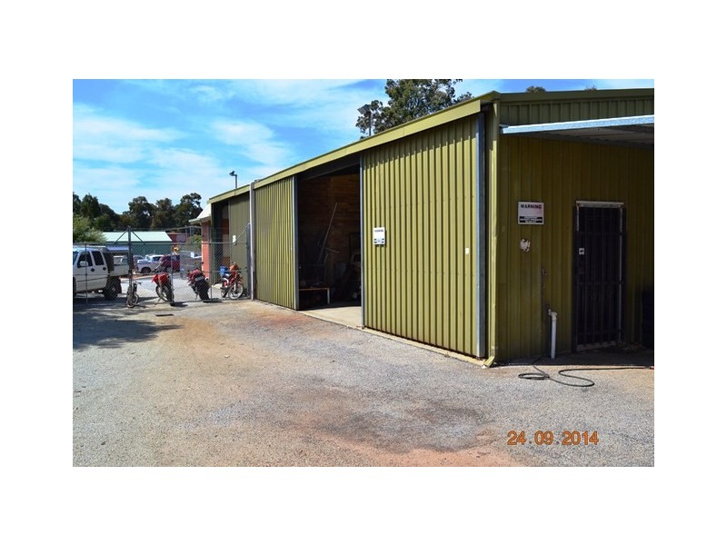 24 Wandeara Crescent, Mundaring WA 6073