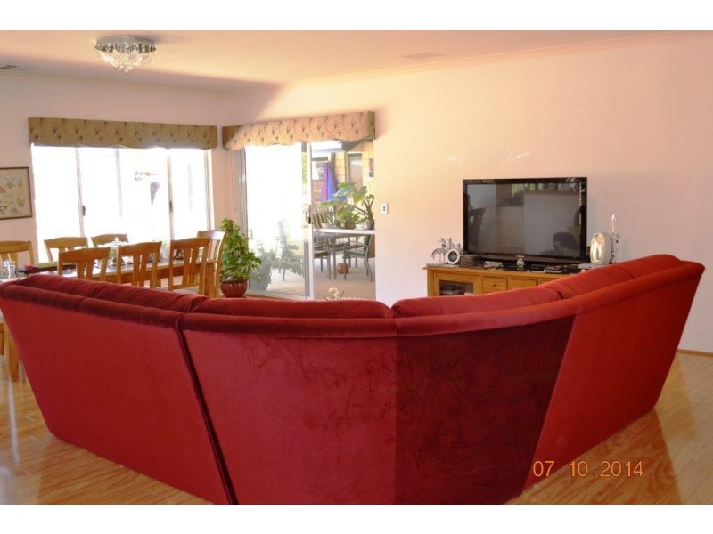 90 Karl Place, Mundaring WA 6073