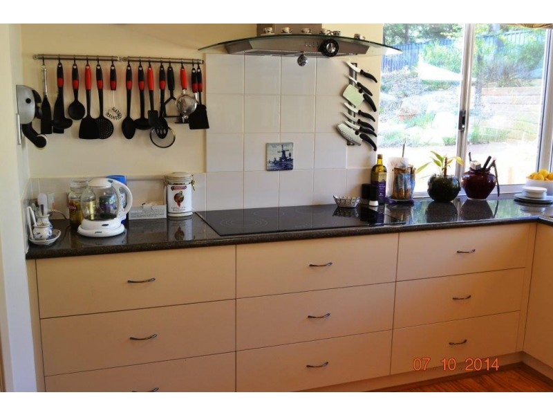 90 Karl Place, Mundaring WA 6073