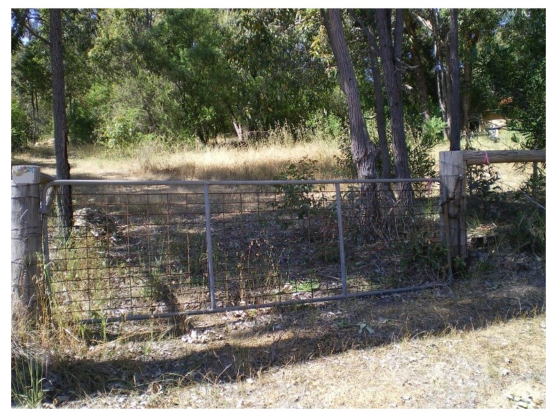 1945 Cook, Mount Helena WA 6082