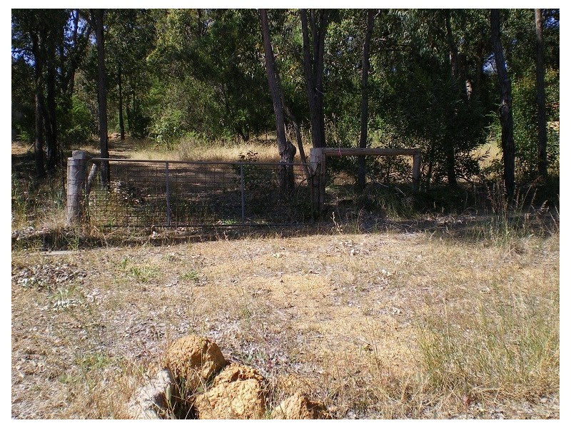 1945 Cook, Mount Helena WA 6082