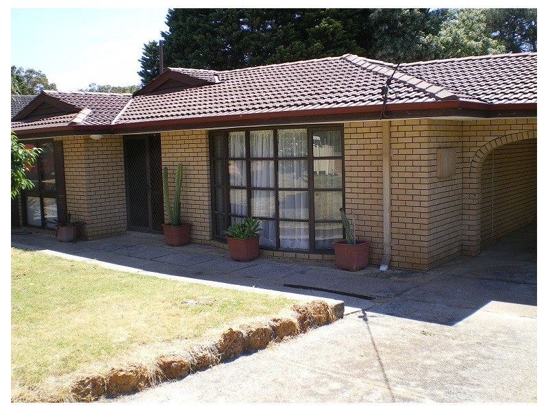 15 Yilgarn, Mundaring WA 6073