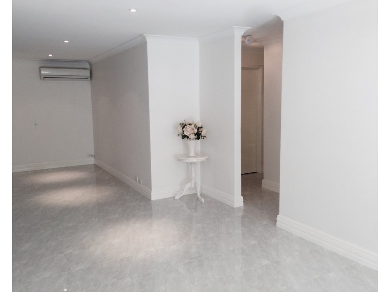 11/10 East, Guildford WA 6055