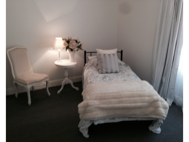 11/10 East, Guildford WA 6055