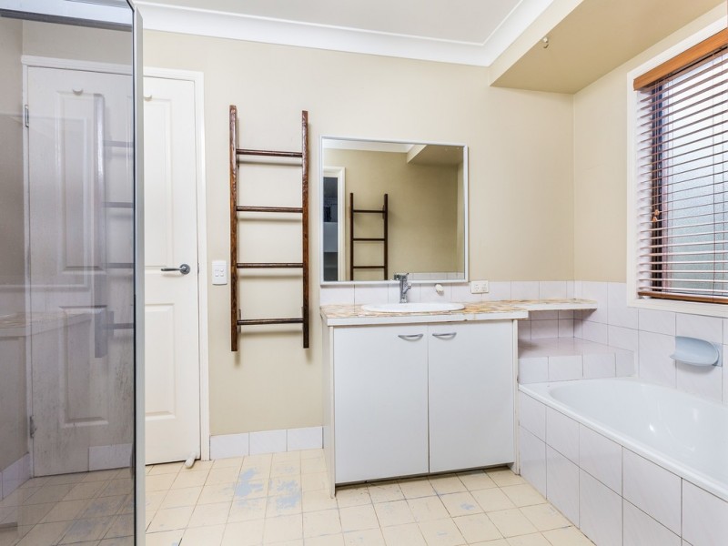 11 Lorraine Street, Camira QLD 4300
