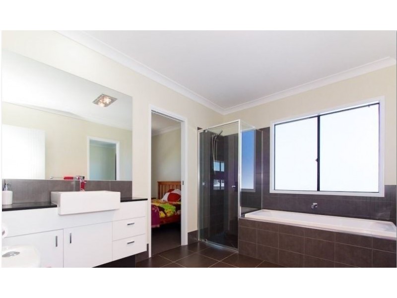 32 McGregor Place, Springfield Lakes QLD 4300