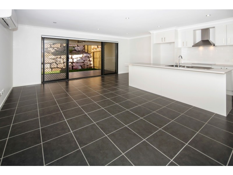 1/30 Kenneth Drive, Augustine Heights QLD 4300