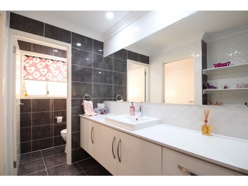 27 Crest Ridge Parade, Brookwater QLD 4300