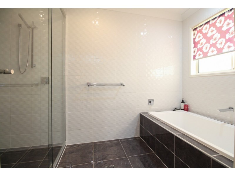 27 Crest Ridge Parade, Brookwater QLD 4300