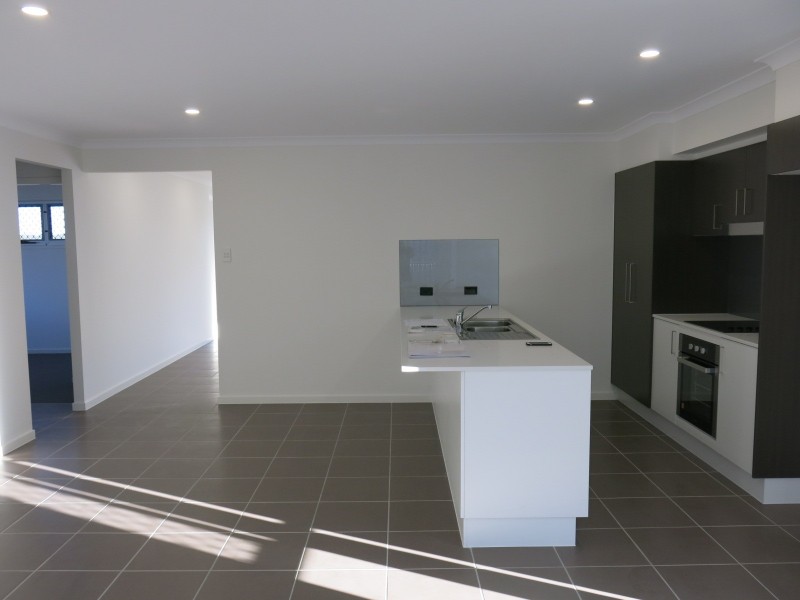 8 Apex Court, Springfield Lakes QLD 4300