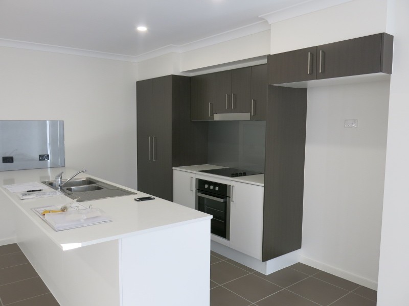 8 Apex Court, Springfield Lakes QLD 4300