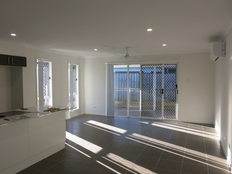 8 Apex Court, Springfield Lakes QLD 4300