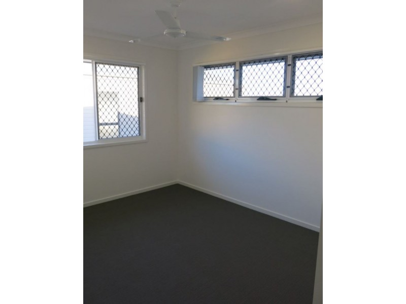 8 Apex Court, Springfield Lakes QLD 4300