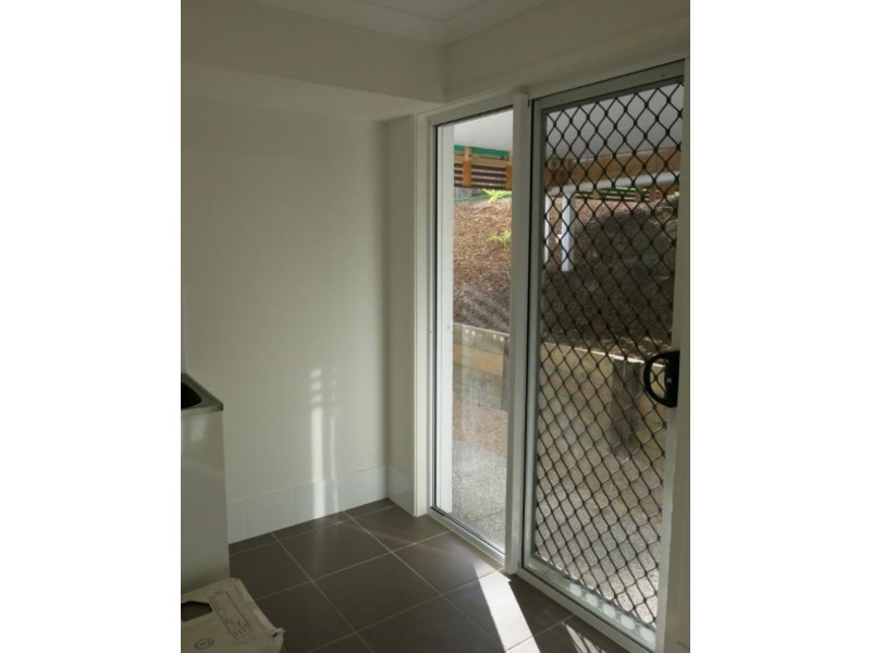 8 Apex Court, Springfield Lakes QLD 4300