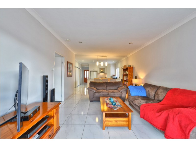 11 Violet Avenue, Springfield Lakes QLD 4300