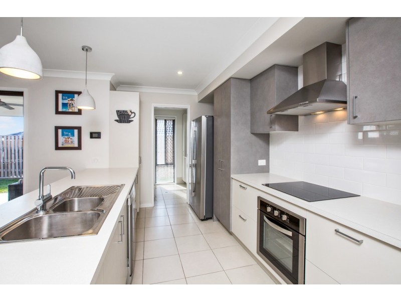 1 Rest Court, Springfield Lakes QLD 4300